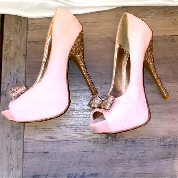 Pink Suede & Gold Bow Heels STUNNING - Picture 3 of 7